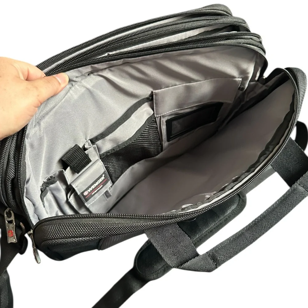 Swiss Gear Wenger The Pillar Messenger Shoulder Strap Laptop Bag